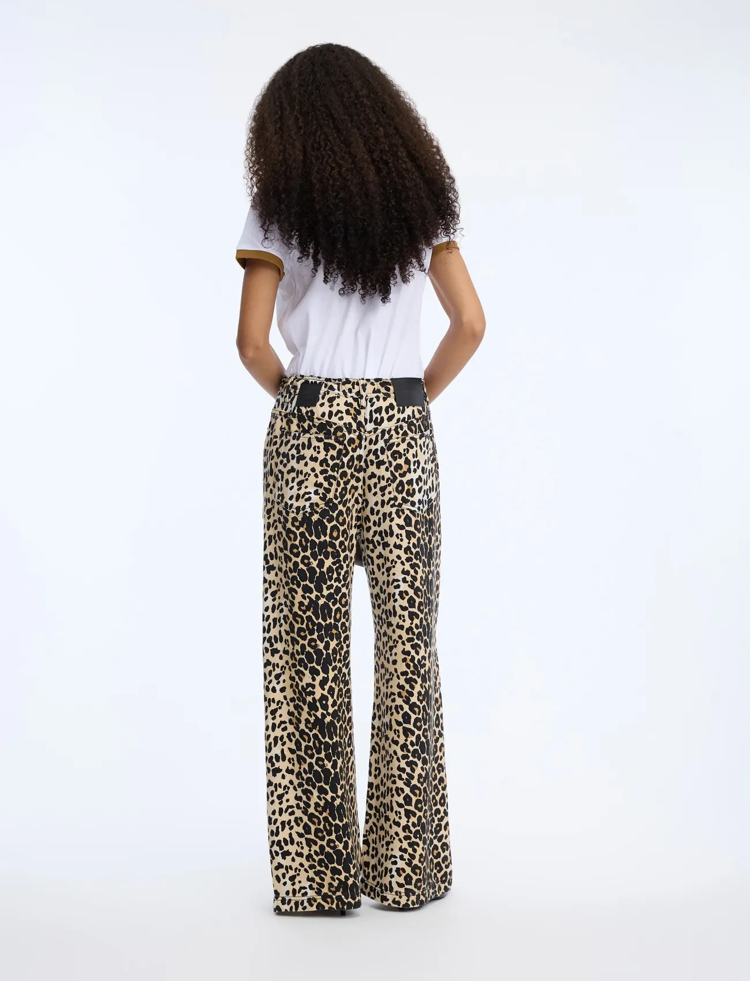 Munthe - OBEY - print animal - 2