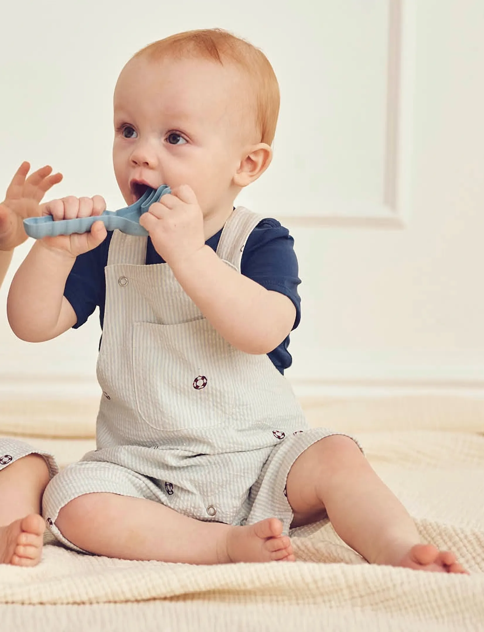 Müsli by Green Cotton Seersucker stripe overalls baby - Kombinezoni - TOFU/ OCEAN/ MINERAL RED / green