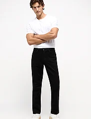 MUSTANG - Style Tramper Straight - regular piegriezuma džinsa bikses - black - 6