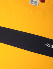 Musto - MUSTO 64 TEE - short-sleeved t-shirts - gold - 2