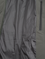 Musto - W MARINA LONG QUILTED JKT - Žieminiai paltai - field green - 5