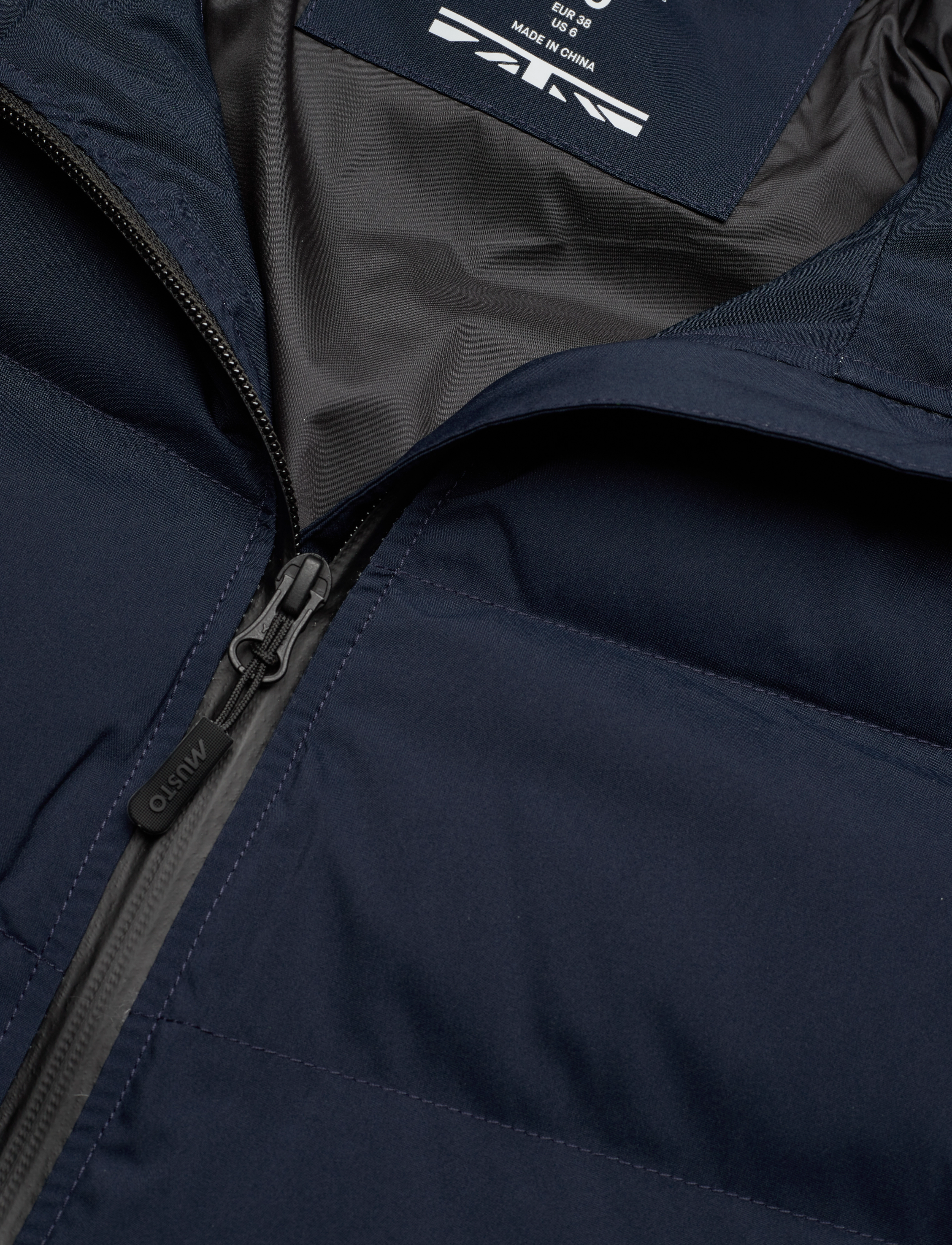 Musto - W MARINA LONG QUILTED JKT - daunenjacken - navy - 2