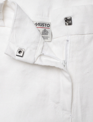 Musto - W MARINA SHORT - kasdienio stiliaus šortai - white - 3