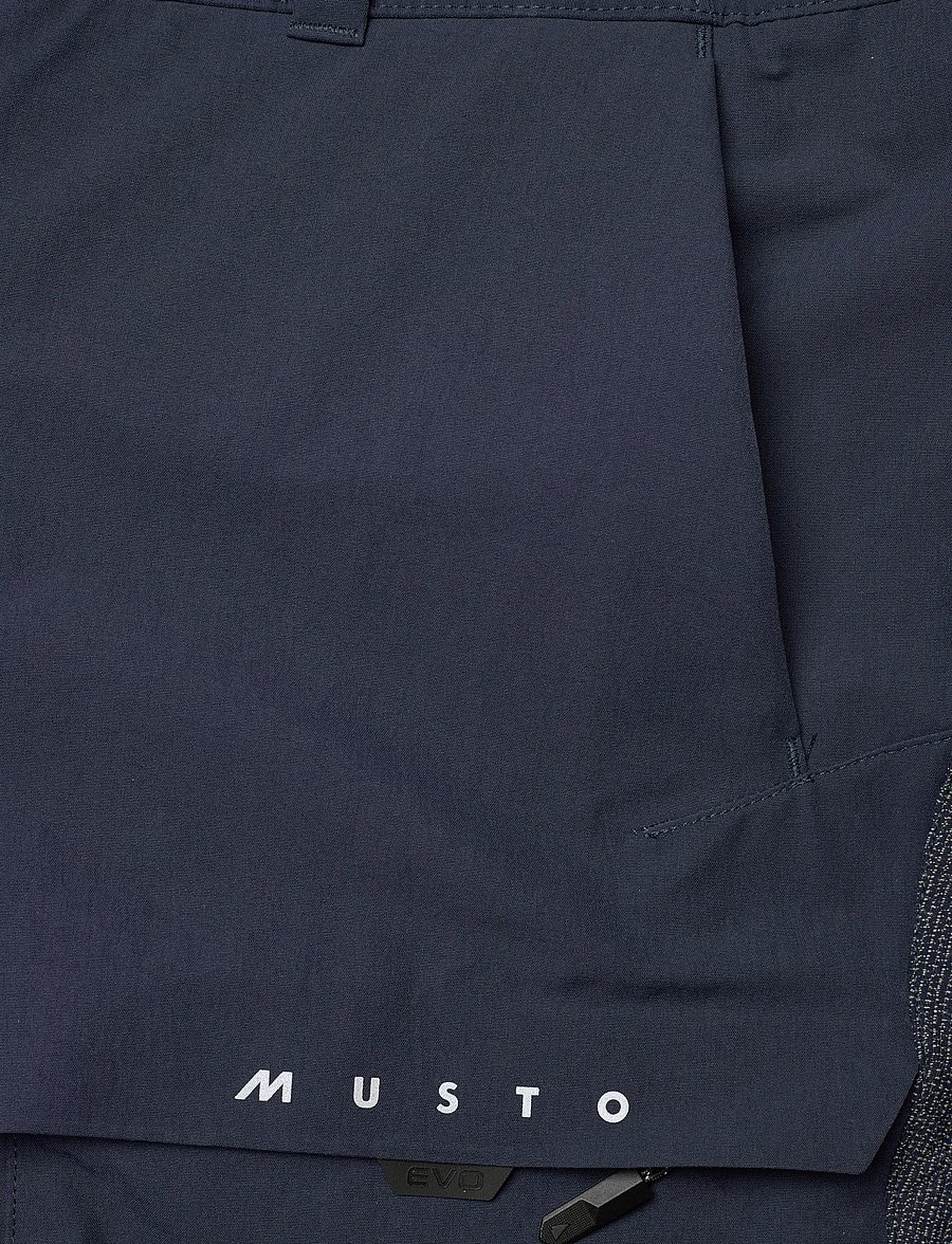Musto - W EVO PERF STRETCH SHORT - outdoorshorts - navy - 2