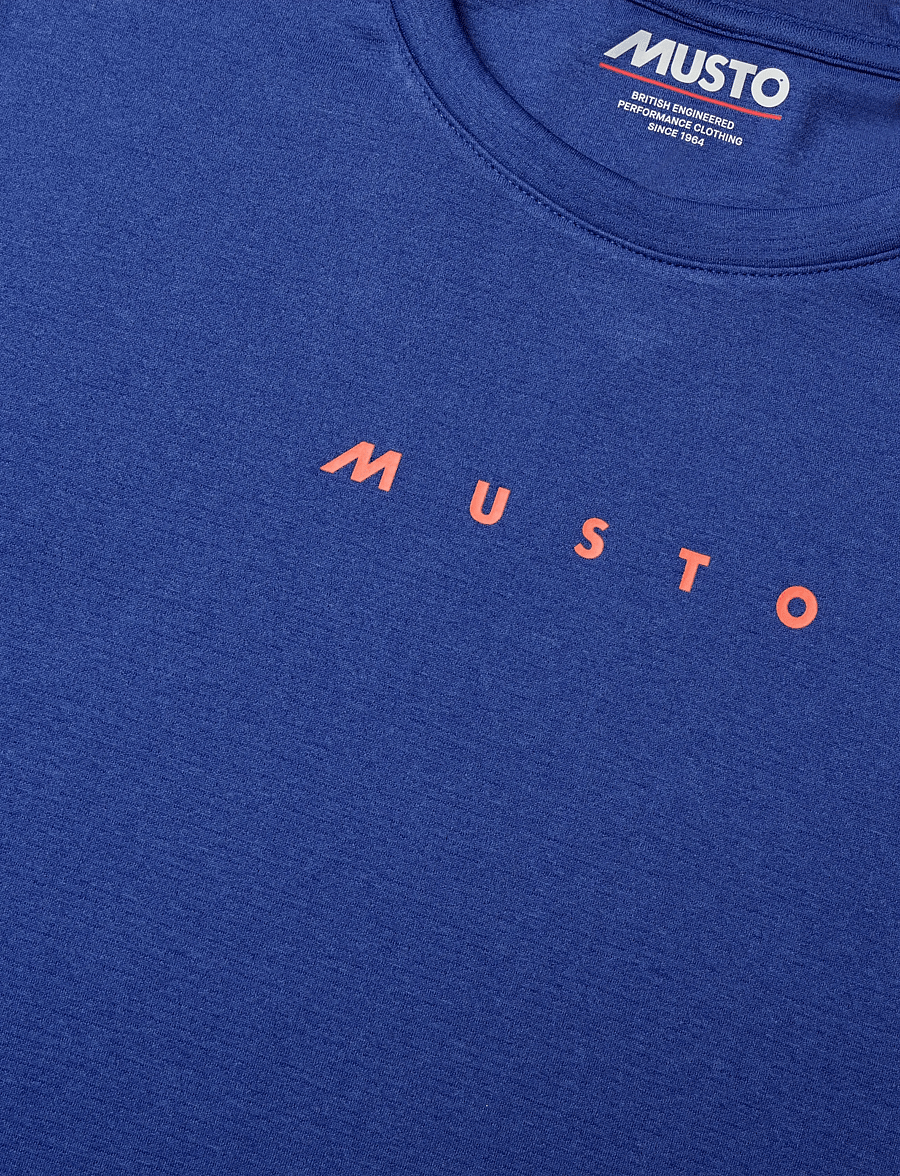 Musto - M EVO SUNBLOCK YACHT SS TEE - oberteile & t-shirts - mazarine bl - 2