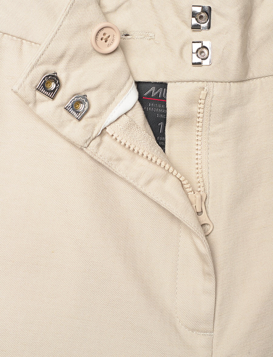 Musto - W CLASSIC TWILL SHORT - friluftsshorts - pumice - 3