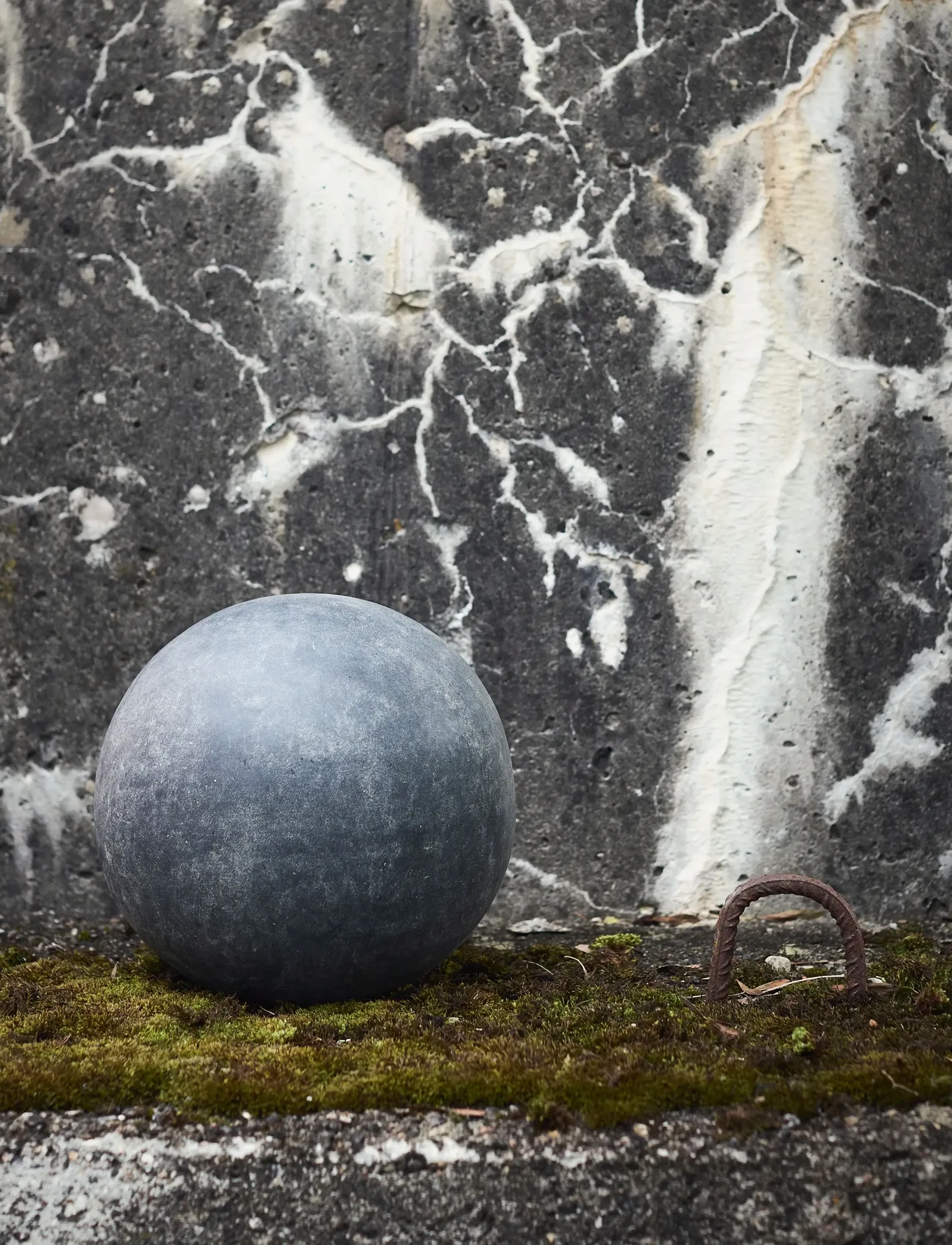 Muubs Outdoor Deco Ball Taso M Dark Grey, One Size, Decorative Accessories-details, Grau - Figures & Sculptures, Homeware
