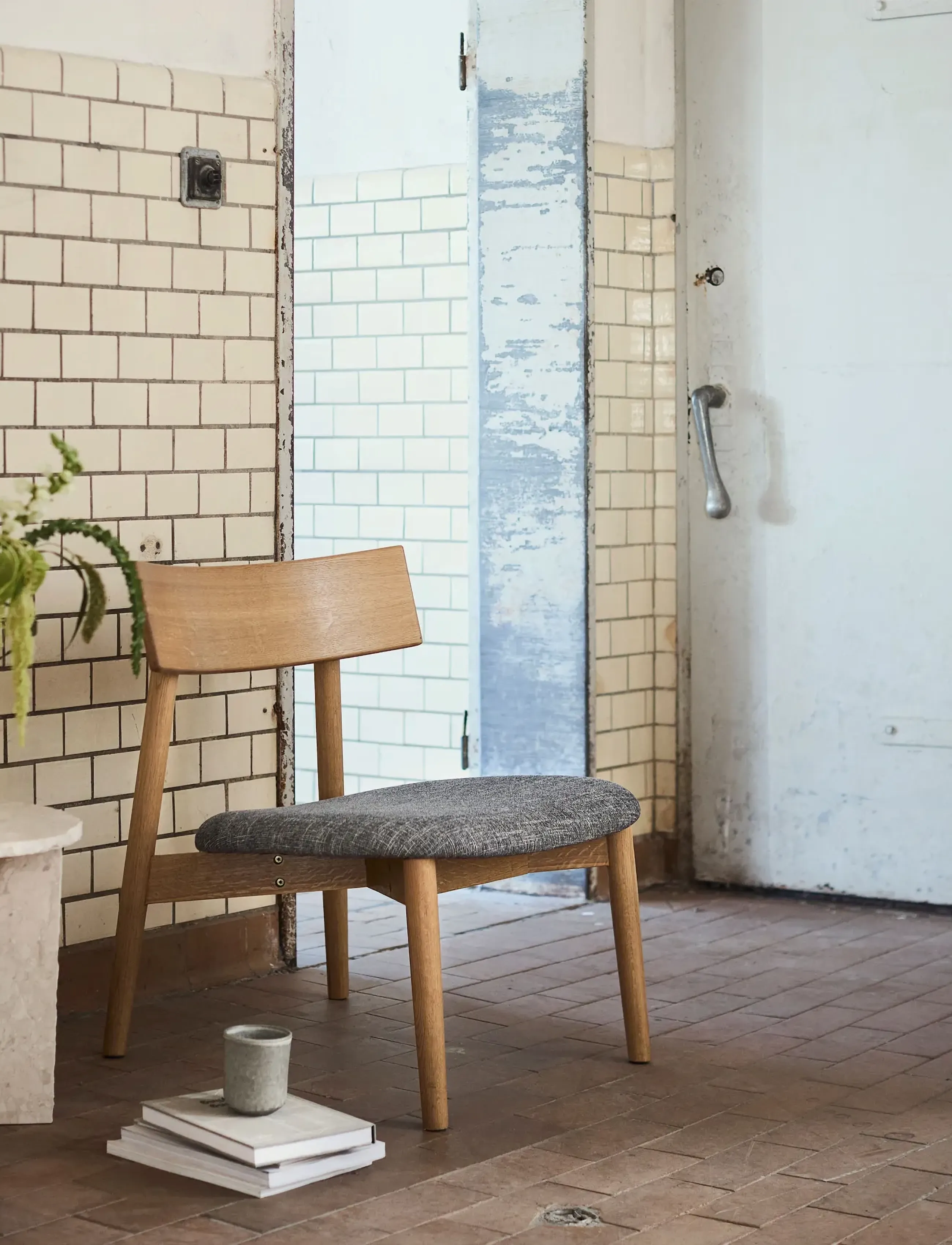 Muubs Lounge Chair Tetra Nature Oil/Concrete, One Size, Chairs & Stools - Armchairs, Homeware