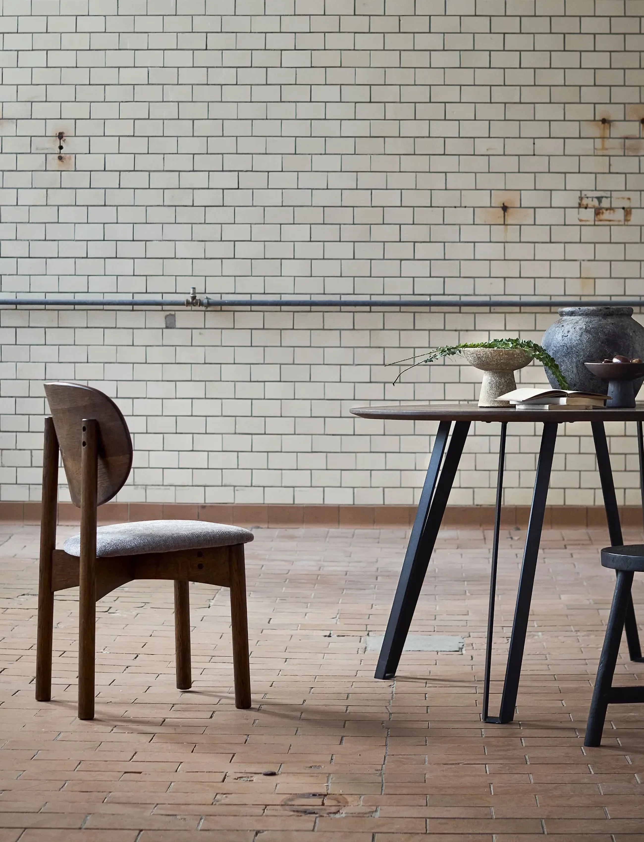 Muubs Dining Chair Oka Dark Oil/Grey, One Size, Chairs & Stools, Braun - Chairs, Homeware