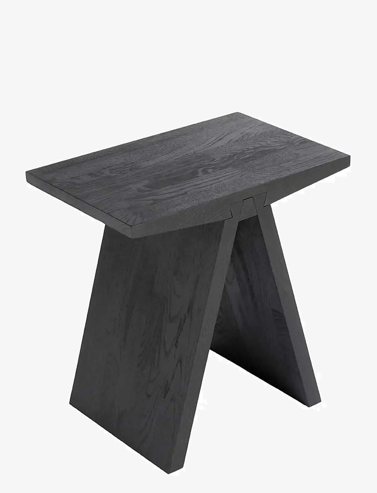 Muubs - Stool Angle Black - Black stain/oil - küljelauad ja väikesed lauad - black - 2