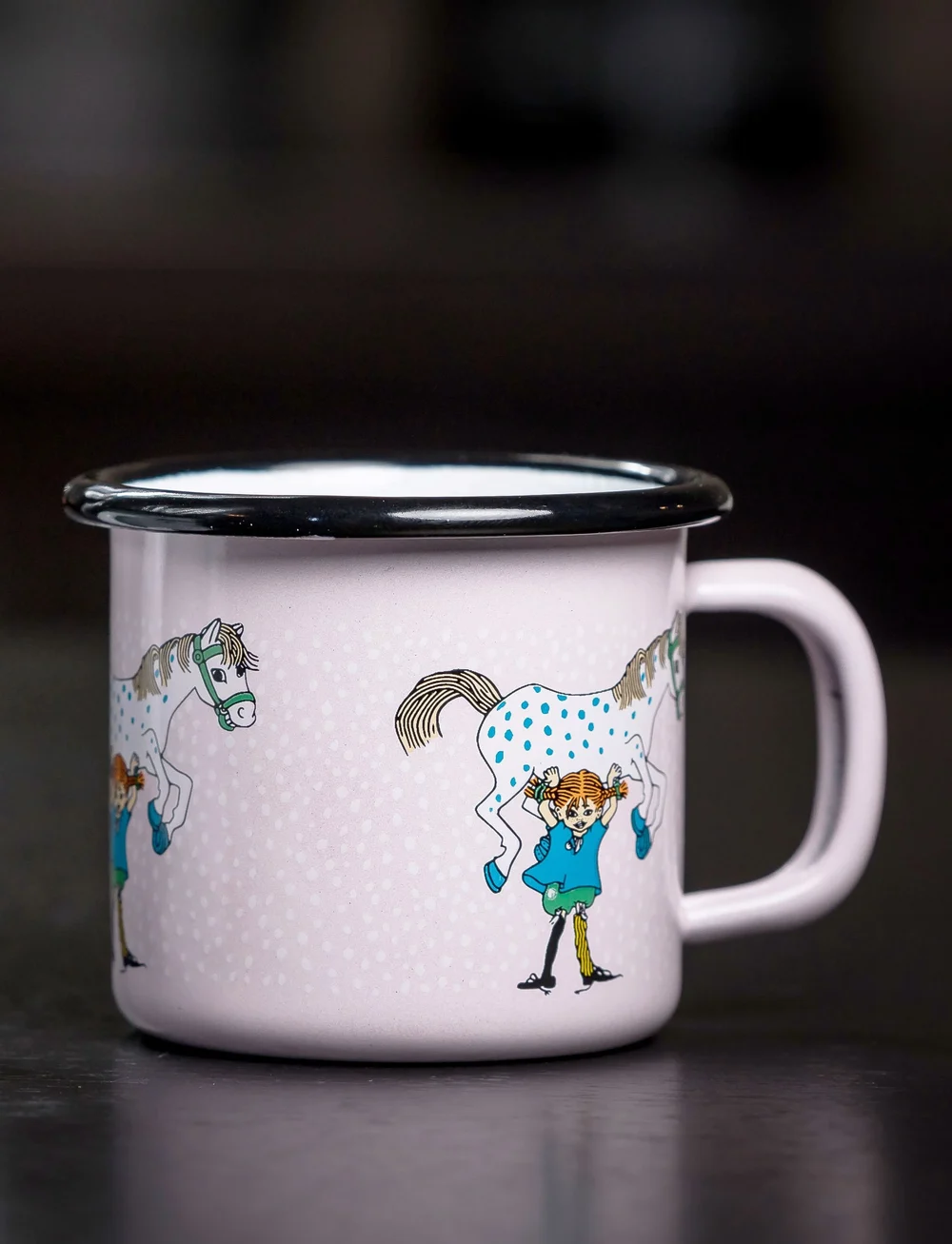 Pippi Langstrumpf - Enamel mug 1,5dl Pippi and the Horse - tassen & becher - pink - 0