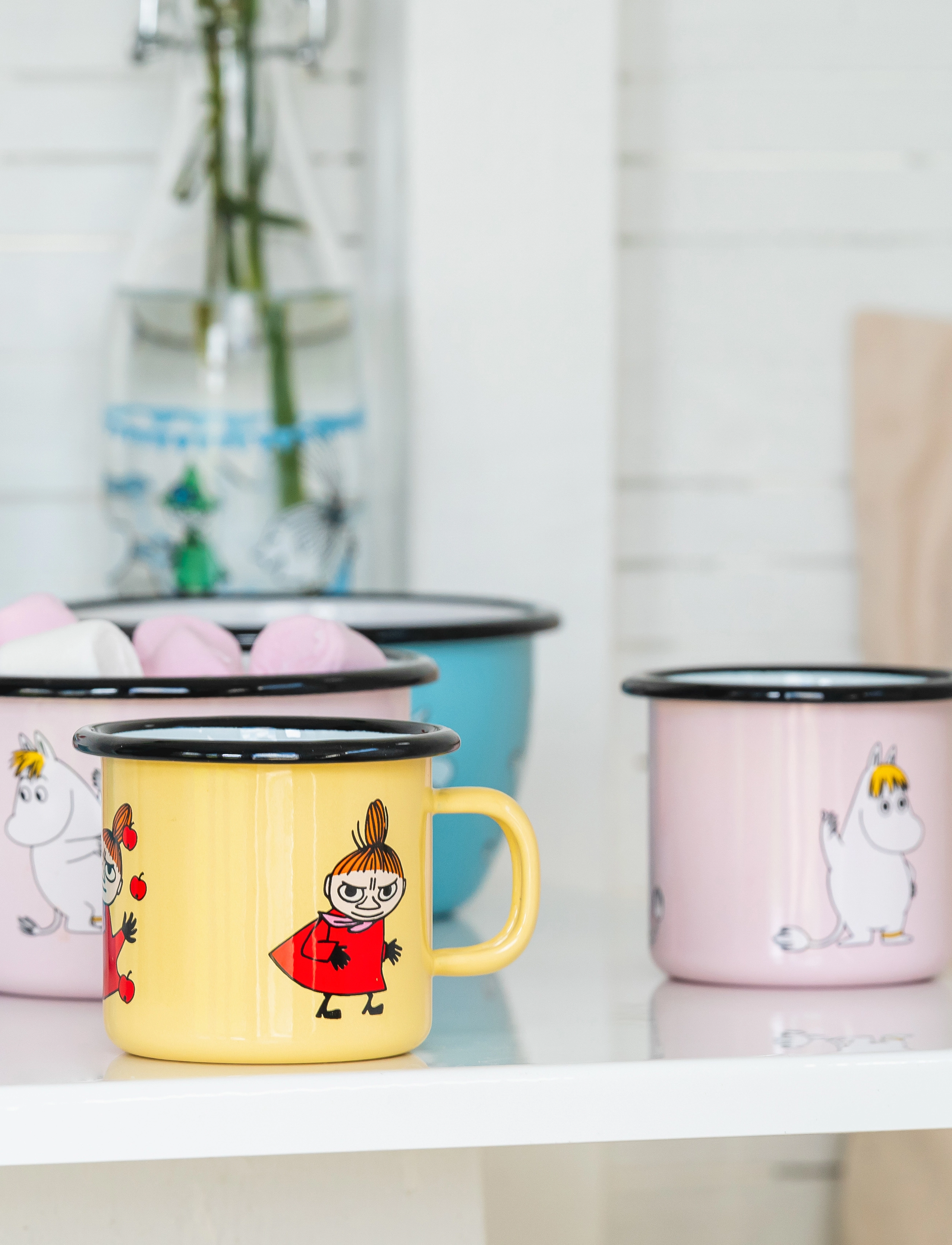 Muurla Moomin Enamel Mug 25Cl, 25 CL, Cups & Mugs, Gelb - Coffee Cups, Homeware