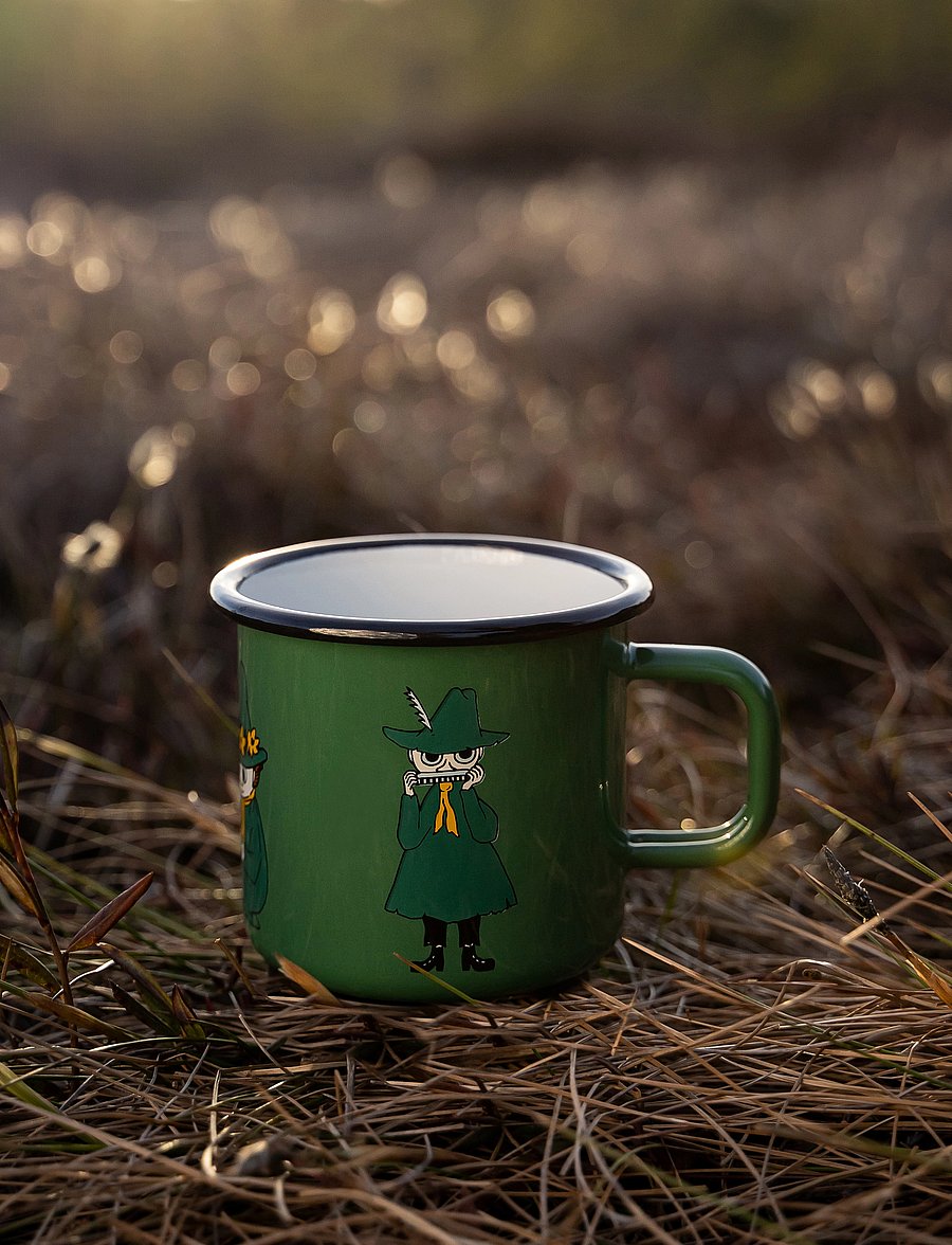 Muurla - Moomin enamel mug 37cl - kohvitassid - green - 0