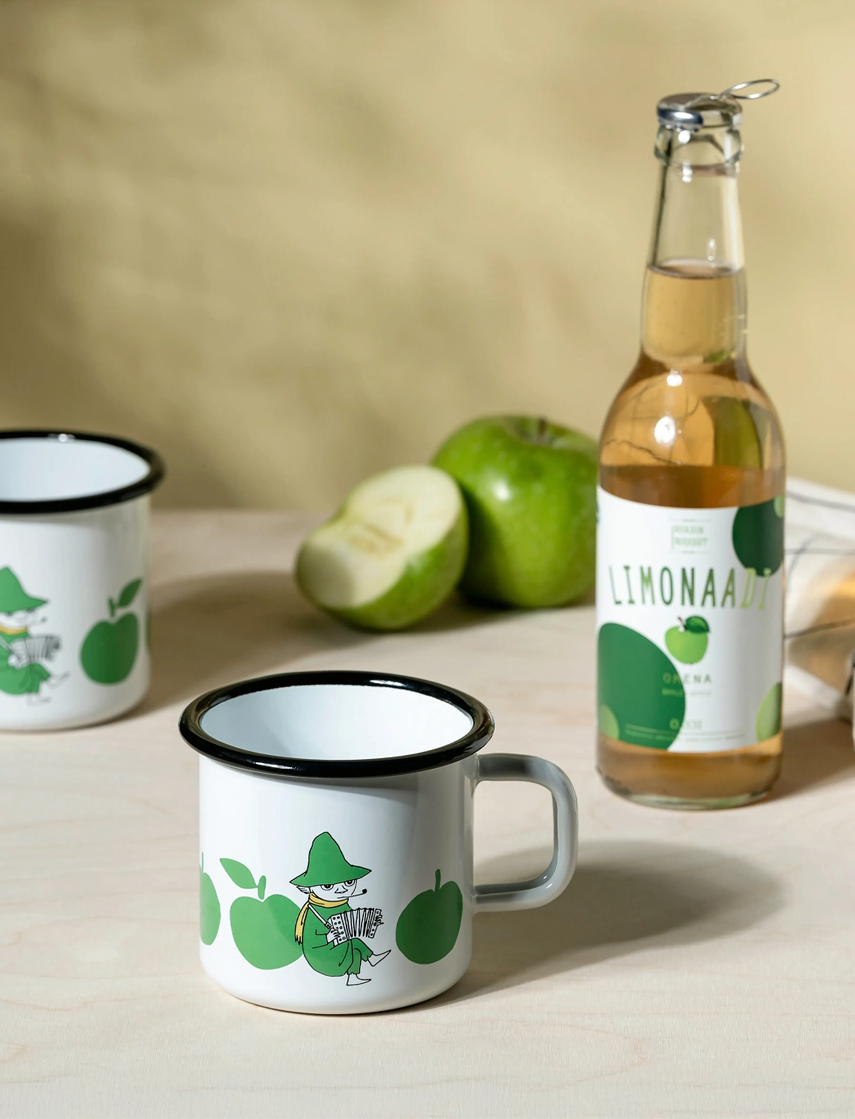 Muurla Mumin Emaljekrus »Glada Äpplen« 3,7 Dl, 370 ml, White, Kopper & Krus > Tekopper, Unisex