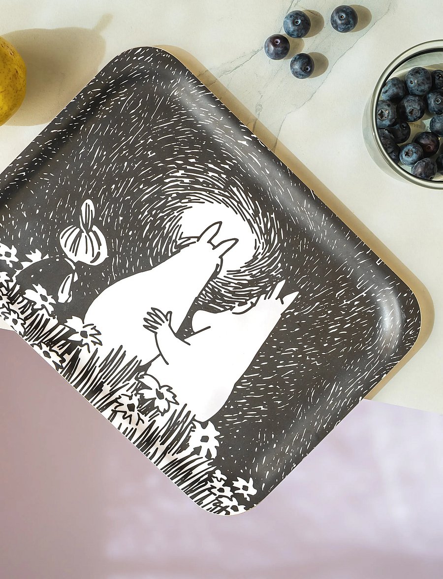 Muurla - Moomin tray Friendship 27x20cm - tabletts - black - 0