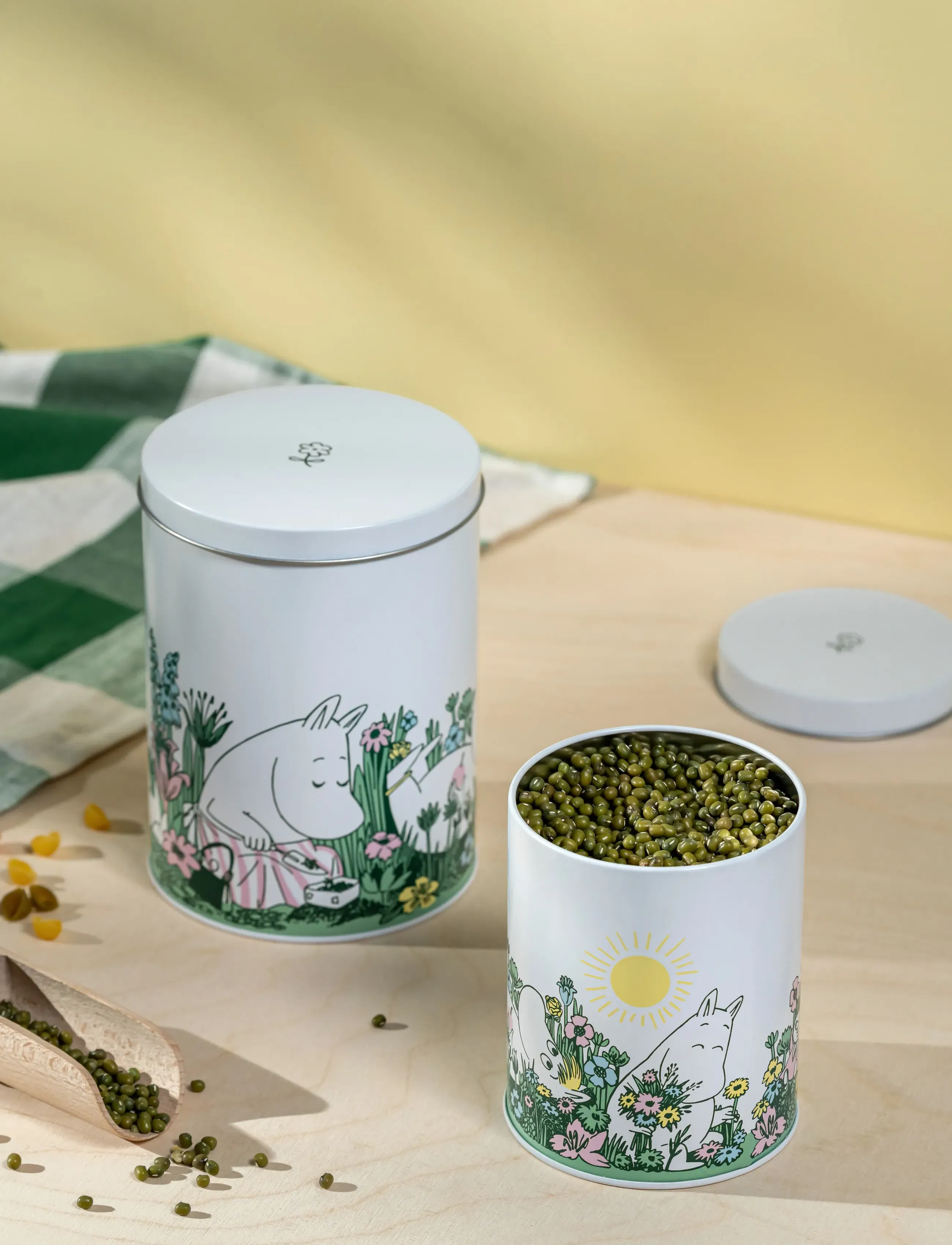 Muurla Mumin Runde Blikdåser I Haven 11 cm Og 15 cm, Sæt Med 2 Stk., 9X11 cm/11X15 cm, White, Køkkenopbevaring > Kasser Og Beholdere, Unisex