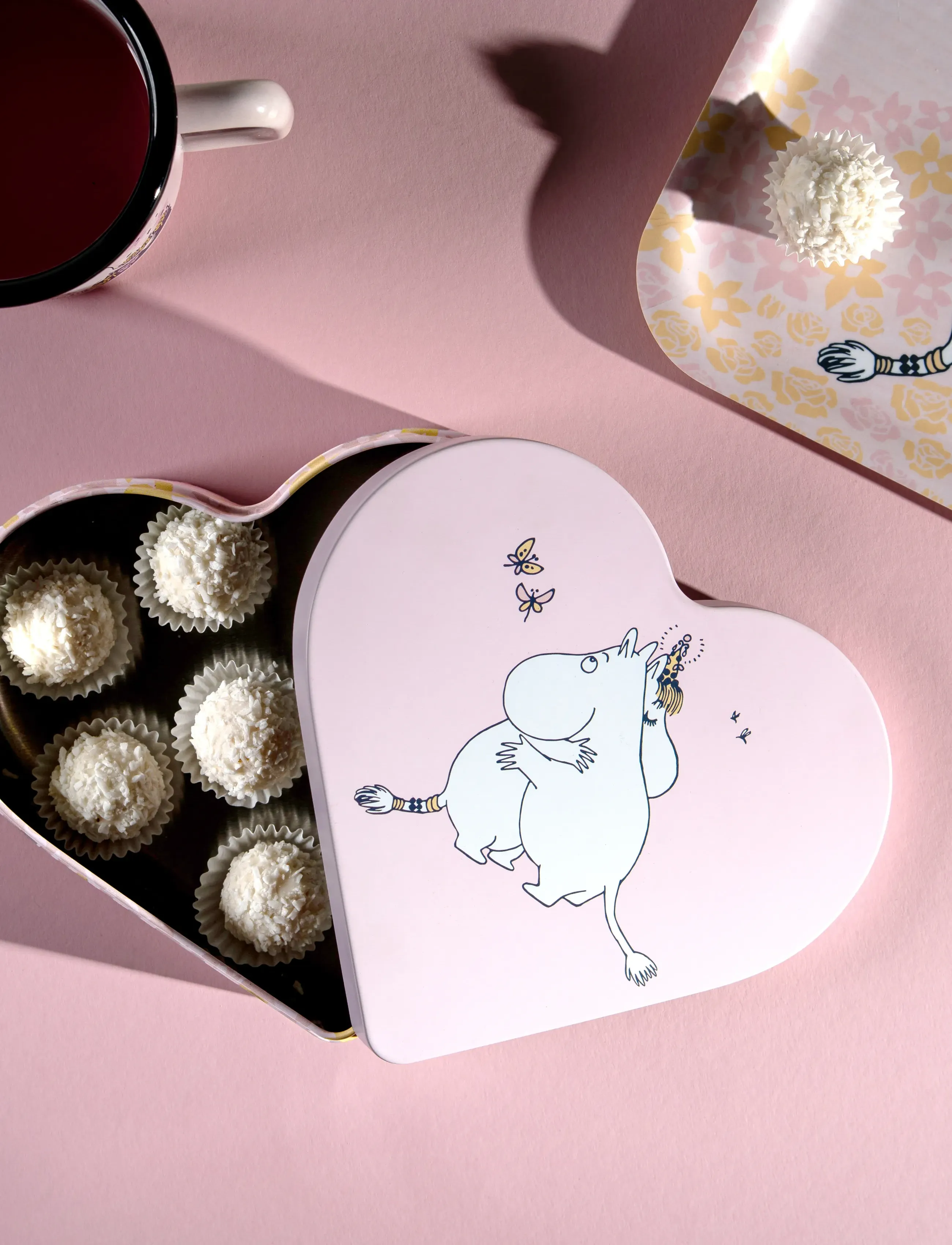 Muurla - Moomin heart shaped tin jar Hug 18x14,5cm - decorative storage - pink - 4