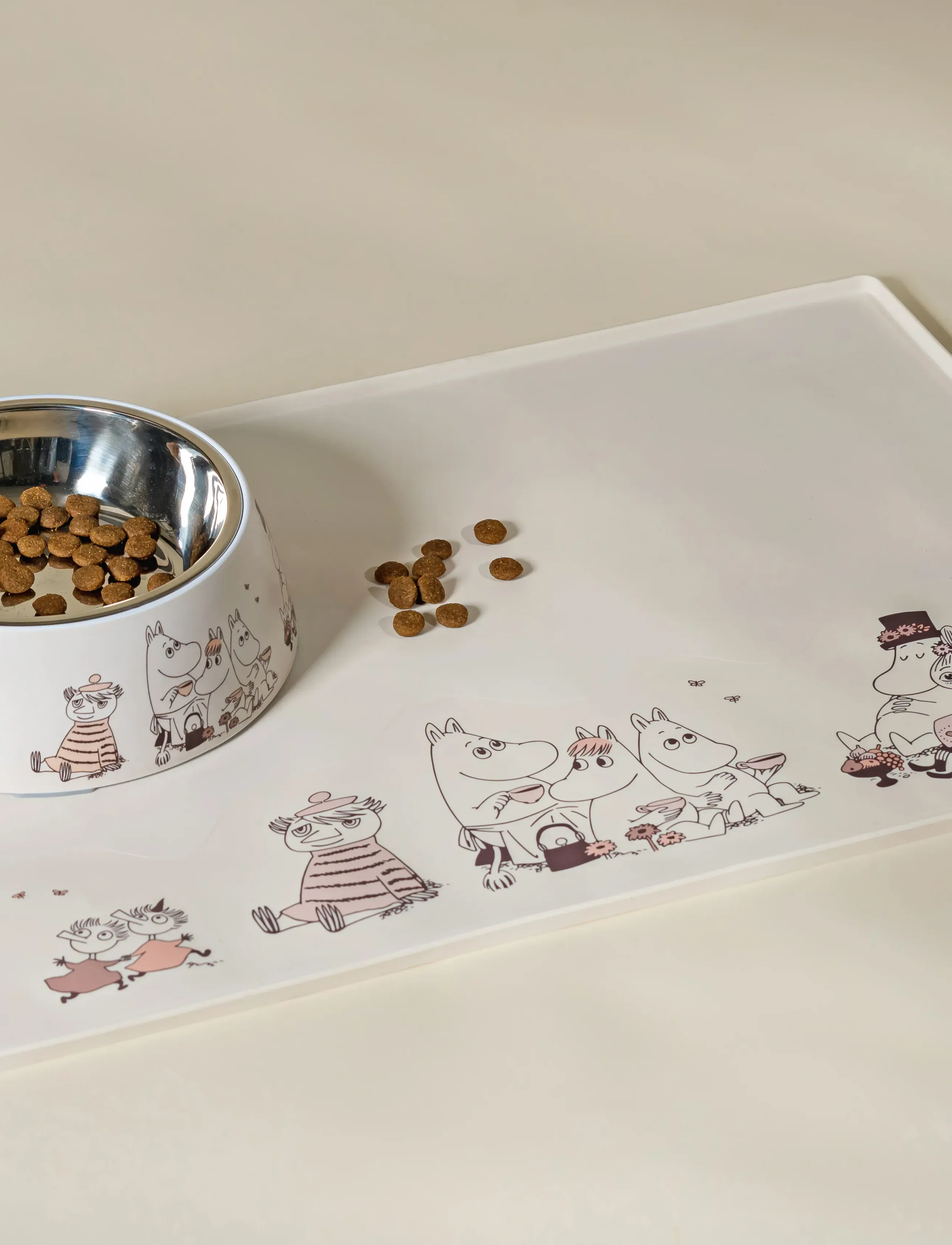 Muurla Moomin For Pets Silikonemåtte 60X40Cm, 60X40 cm, Pets, Beige - Food Bowls, Homeware