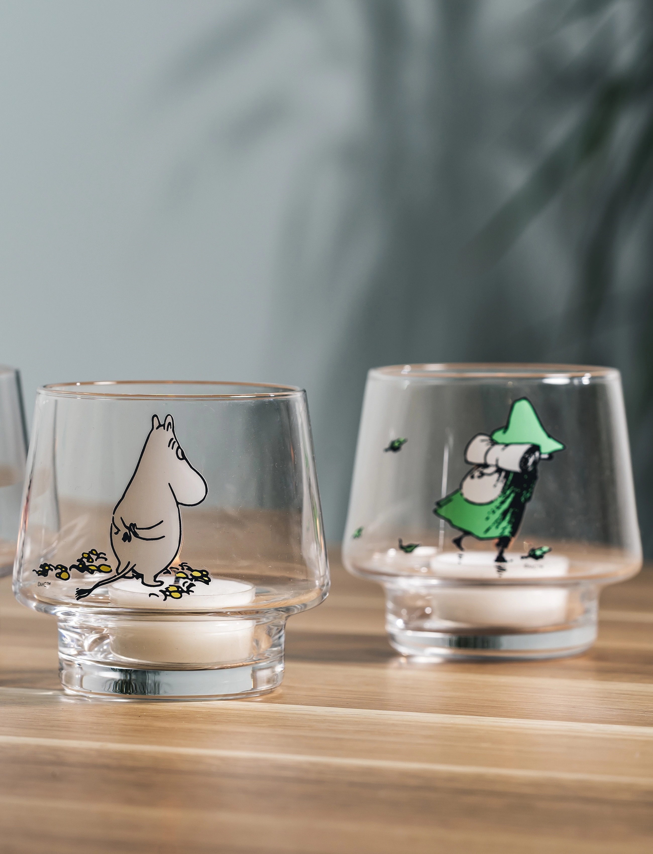 Muurla - Moomin tealight holder The Wait - najniższe ceny - clear - 2