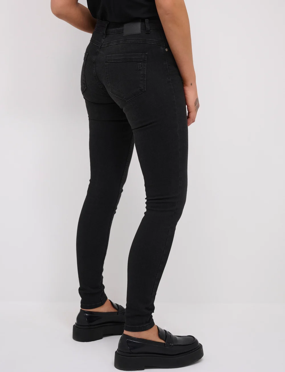 My Essential Wardrobe - 32 THE CELINA 100 SLIM Y - slim jeans - black wash - 4