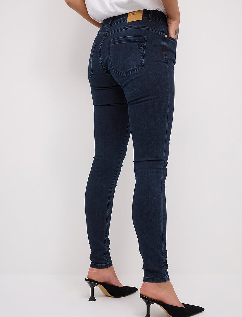 My Essential Wardrobe - 32 THE CELINA 100 SLIM Y - slim jeans - dark blue wash - 4