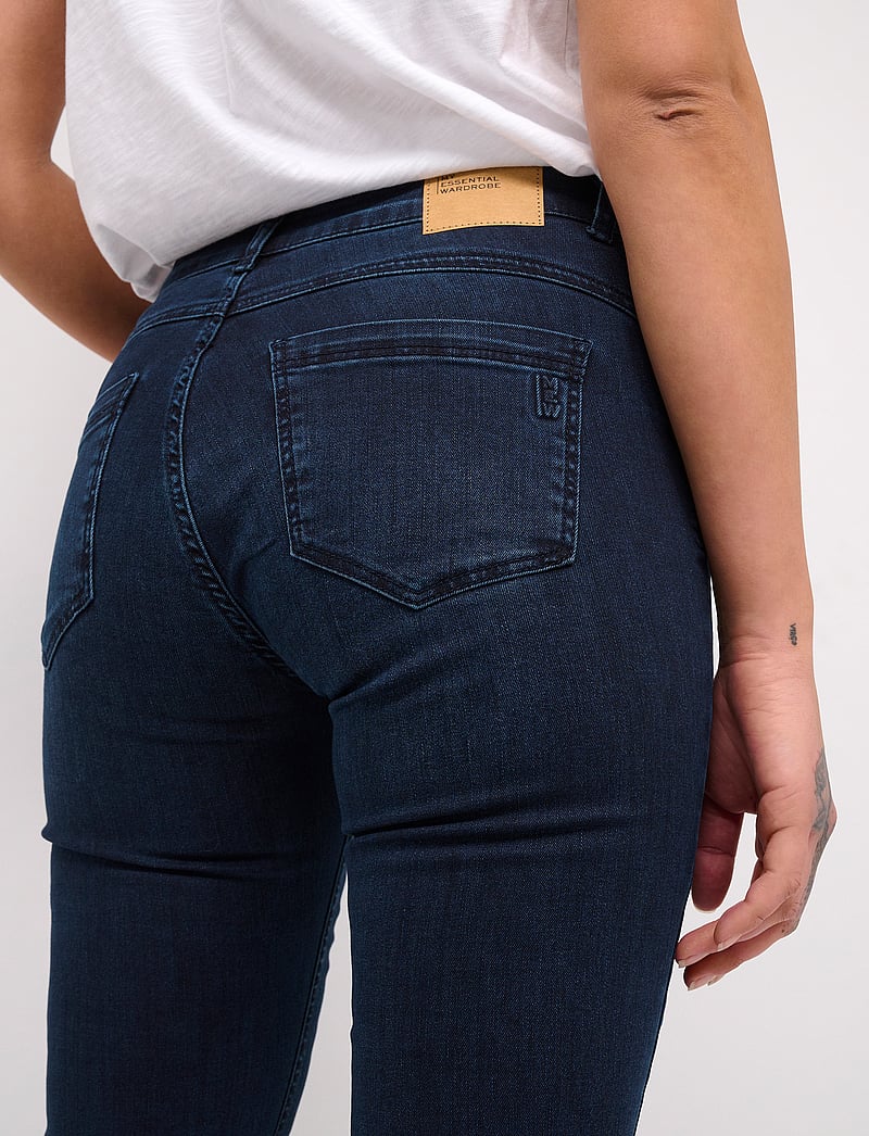 My Essential Wardrobe - 32 THE CELINA 100 SLIM Y - slim jeans - dark blue wash - 5