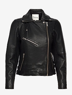 02 THE LEATHER JACKET, My Essential Wardrobe