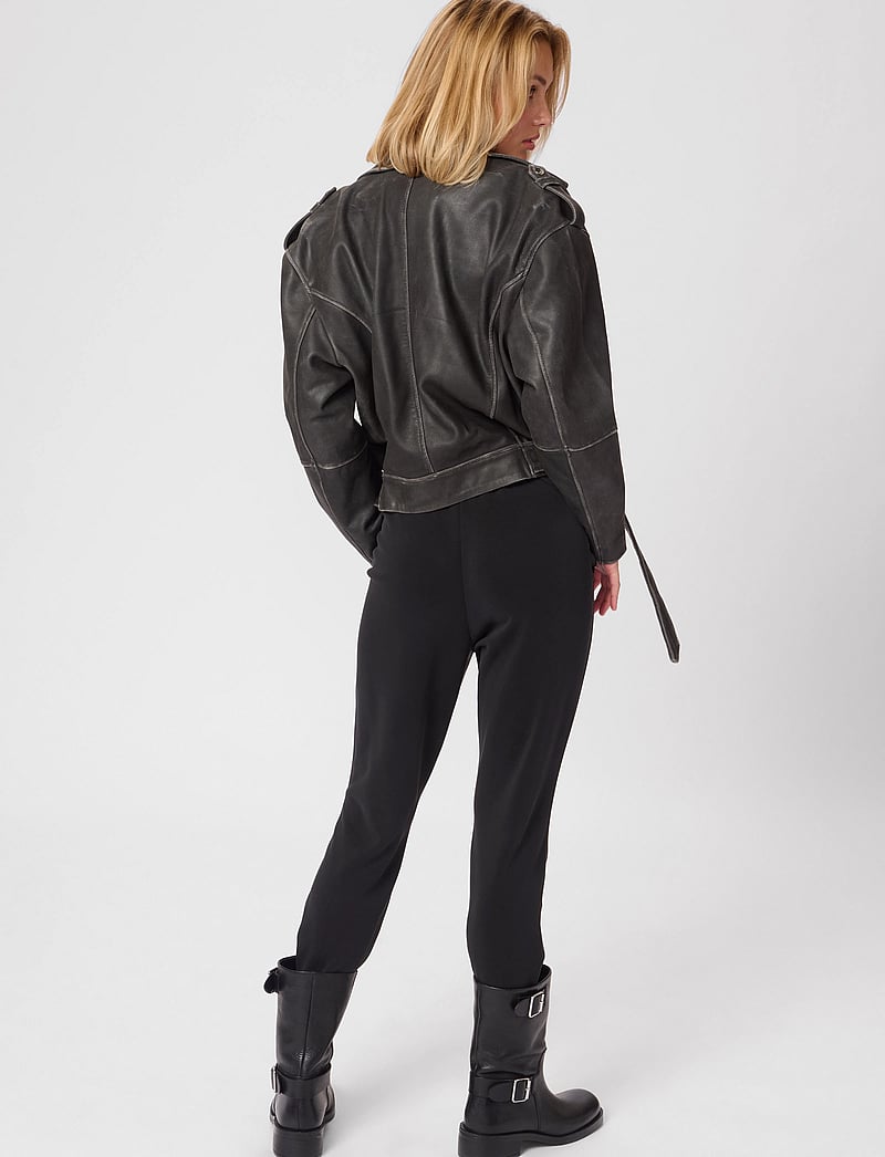 My Essential Wardrobe - 22 THE SWEAT PANT - hverdags stil - black - 4