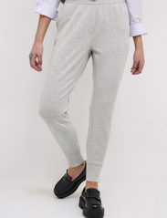 My Essential Wardrobe - 22 THE SWEAT PANT - sweatpants - titanium melange - 2