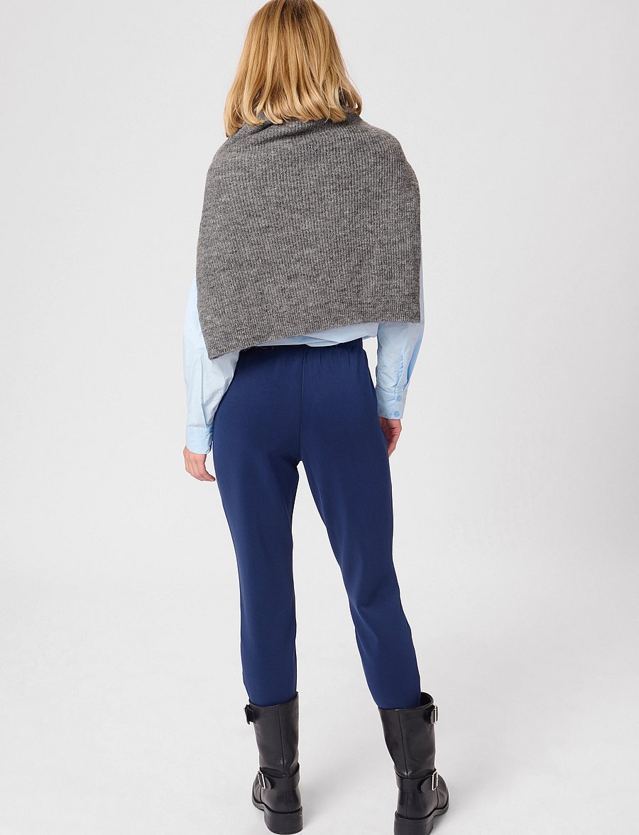 My Essential Wardrobe - 22 THE SWEAT PANT - hverdags stil - total eclipse - 4