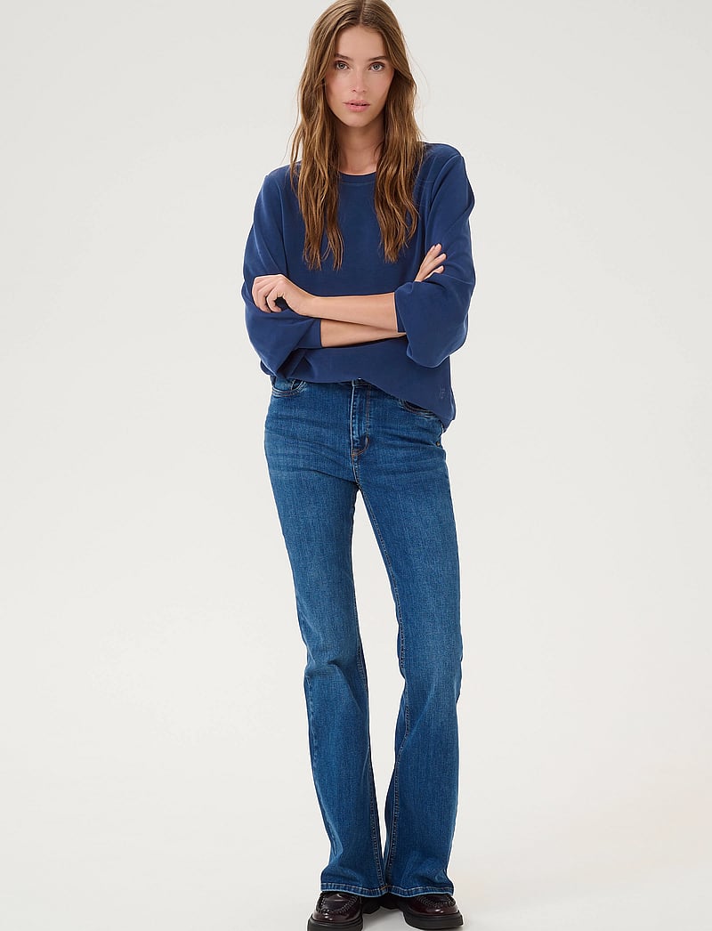 My Essential Wardrobe - 23 THE SWEAT BLOUSE - hverdags stil - total eclipse - 3