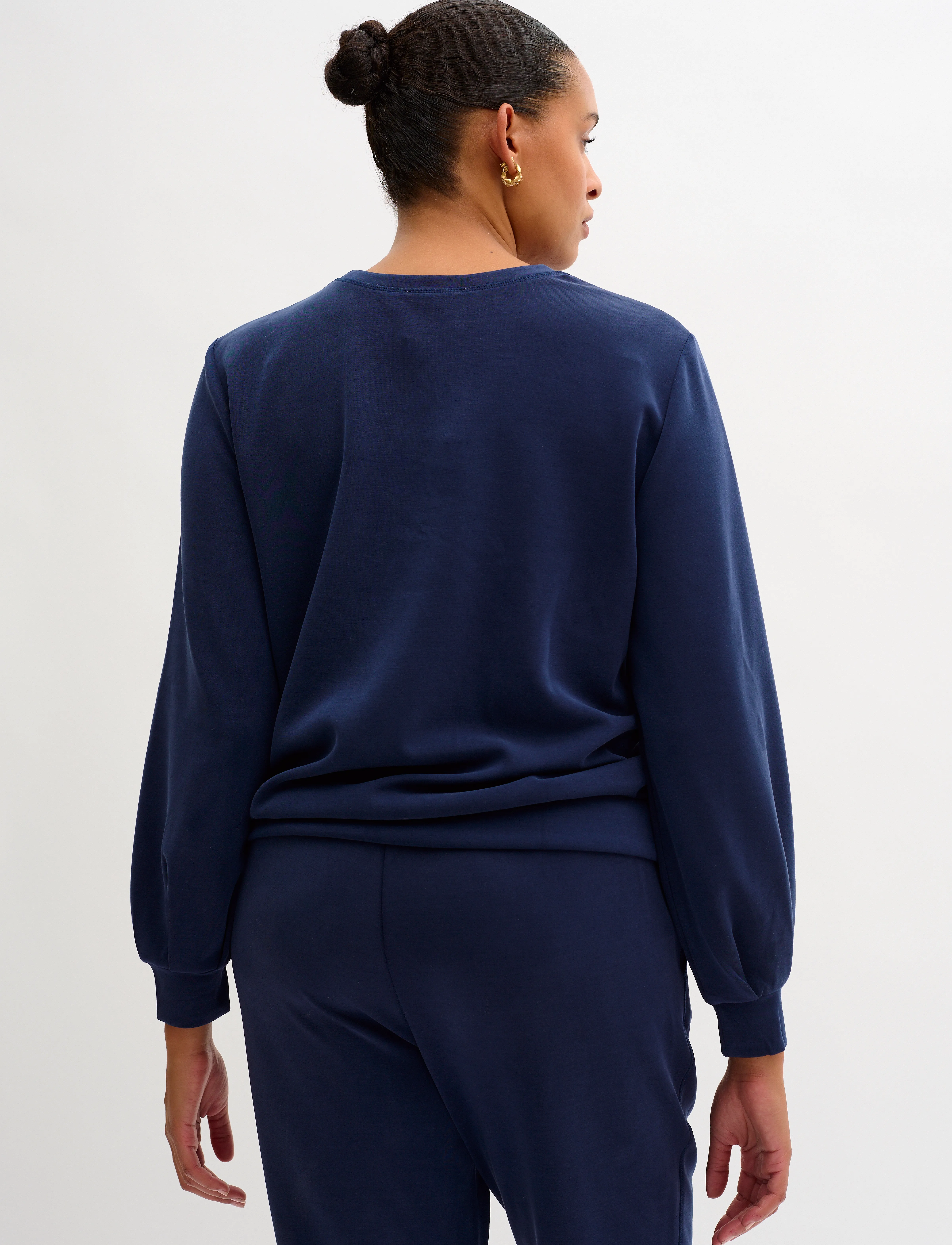 My Essential Wardrobe - 23 THE SWEAT BLOUSE - everyday style - total eclipse - 5