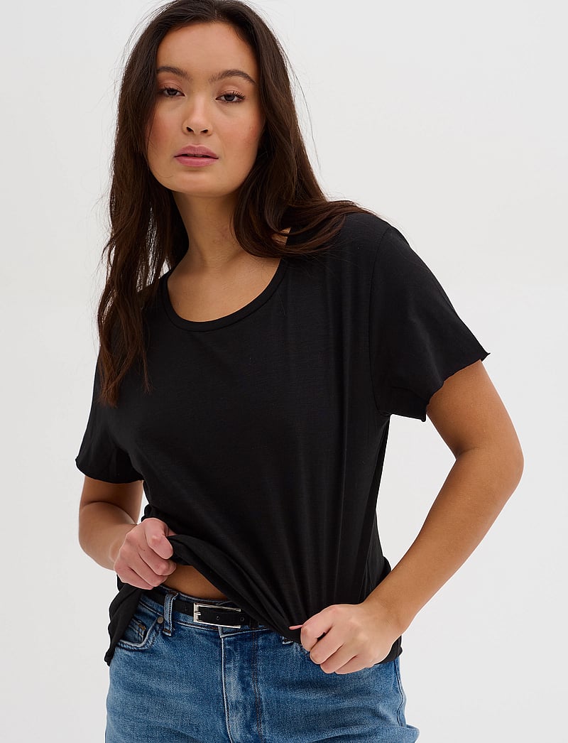 My Essential Wardrobe - 09 THE OTEE - t-shirts - black - 0