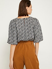 My Essential Wardrobe - MWMalia Blouse - long-sleeved blouses - black flower print - 4
