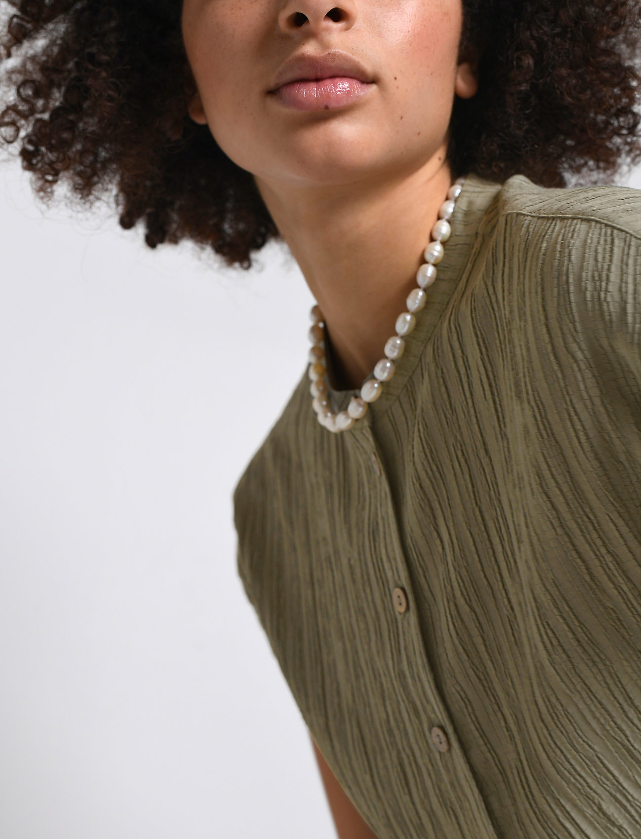 My Essential Wardrobe - MollyMW Felicia SS Shirt - vetiver olive - 5