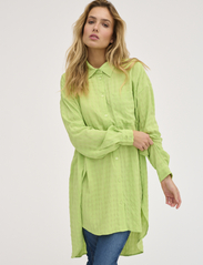 My Essential Wardrobe - HalnaMW Boxy Shirt - langärmlige hemden - sap green - 2