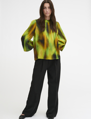 My Essential Wardrobe - MariaMW Blouse - langærmede bluser - kelp forest green aop - 3