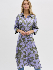 My Essential Wardrobe - MariaMW Long Shirt Dress - overhemdjurken - languid lavender print - 3