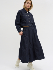 My Essential Wardrobe - MaloMW 143 Skirt - farkkuhameet - dark blue un-wash - 3