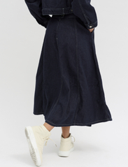 My Essential Wardrobe - MaloMW 143 Skirt - denimnederdele - dark blue un-wash - 4