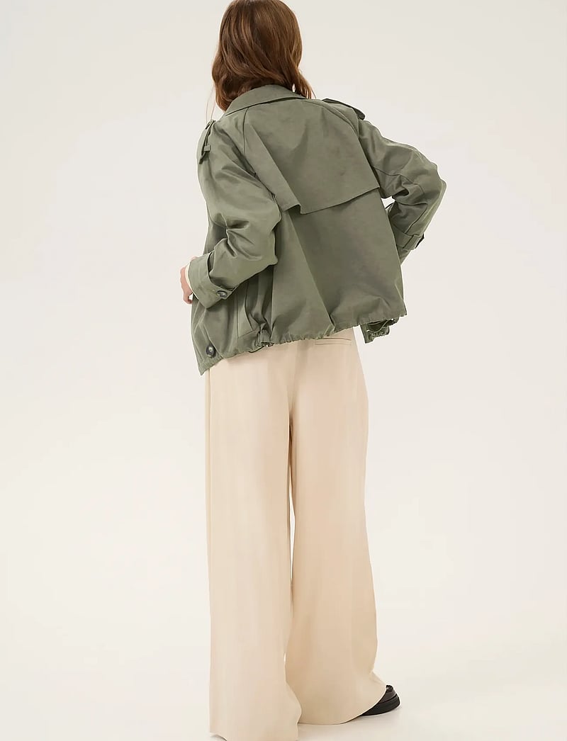 My Essential Wardrobe - MiraMW Short Trenchcoat - trenchcoats - dusty olive - 3