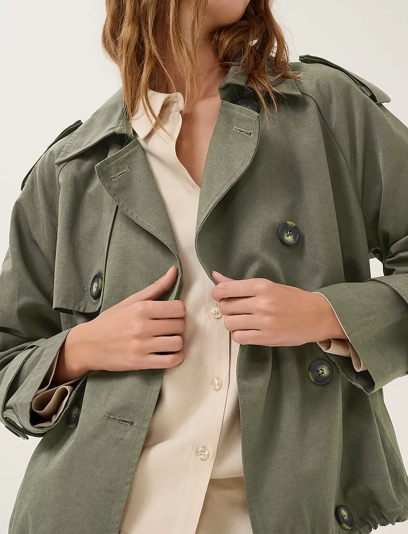 My Essential Wardrobe - MiraMW Short Trenchcoat - trenchcoats - dusty olive - 4