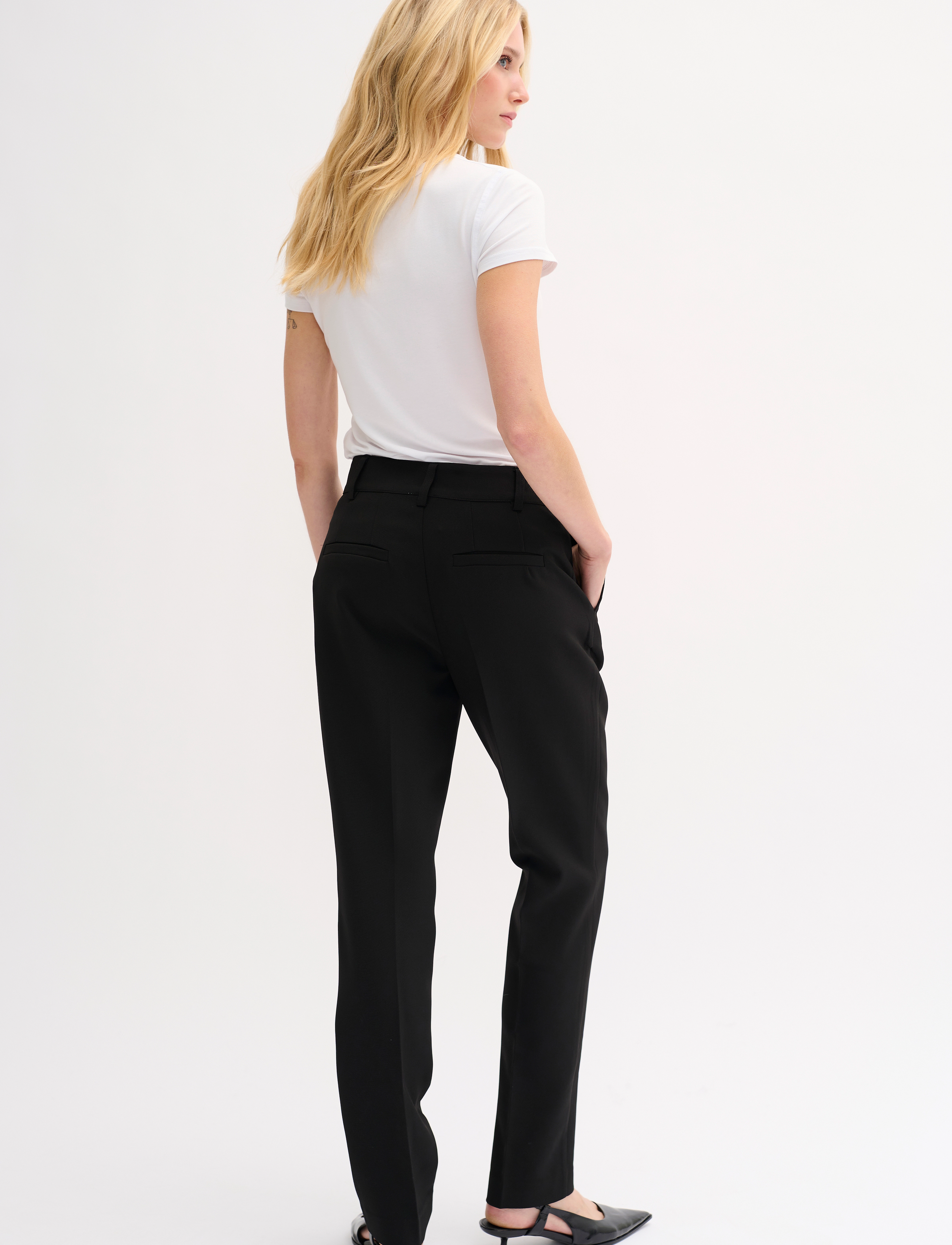 My Essential Wardrobe - 26 THE TAILORED STRAIGHT PANT - pantalons - black - 4