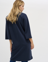 My Essential Wardrobe - ElleMW Lana Dress - t-shirt-kleider - dark sapphire blue - 4