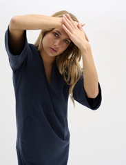 My Essential Wardrobe - ElleMW Lana Dress - t-shirt-kleider - dark sapphire blue - 6