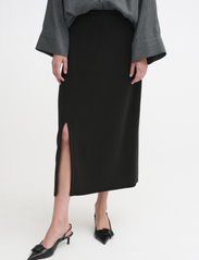 My Essential Wardrobe - ElleMW Skirt - midi nederdele - black - 2