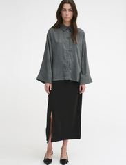 My Essential Wardrobe - ElleMW Skirt - midi röcke - black - 3