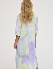 My Essential Wardrobe - MillerMW Flora Long dress - skjortekjoler - languid lavender tie dye - 4
