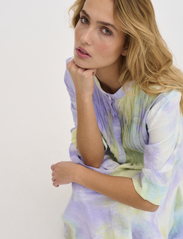 My Essential Wardrobe - MillerMW Flora Long dress - skjortekjoler - languid lavender tie dye - 5