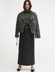 My Essential Wardrobe - LanaMW Leather long Skirt - odiniai sijonai - black - 3